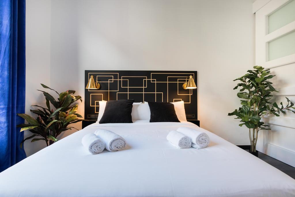 El Consell By The Streets Apartment Barcelona Bagian luar foto